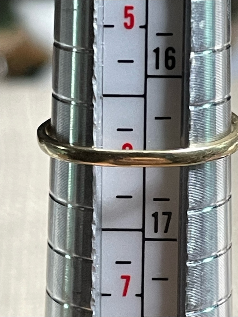 Estate find 10KT YELLOW GOLD AND A TINY DIAMOND SZ 6 Ring stamped 1.1 grams - Picture 4 of 7
